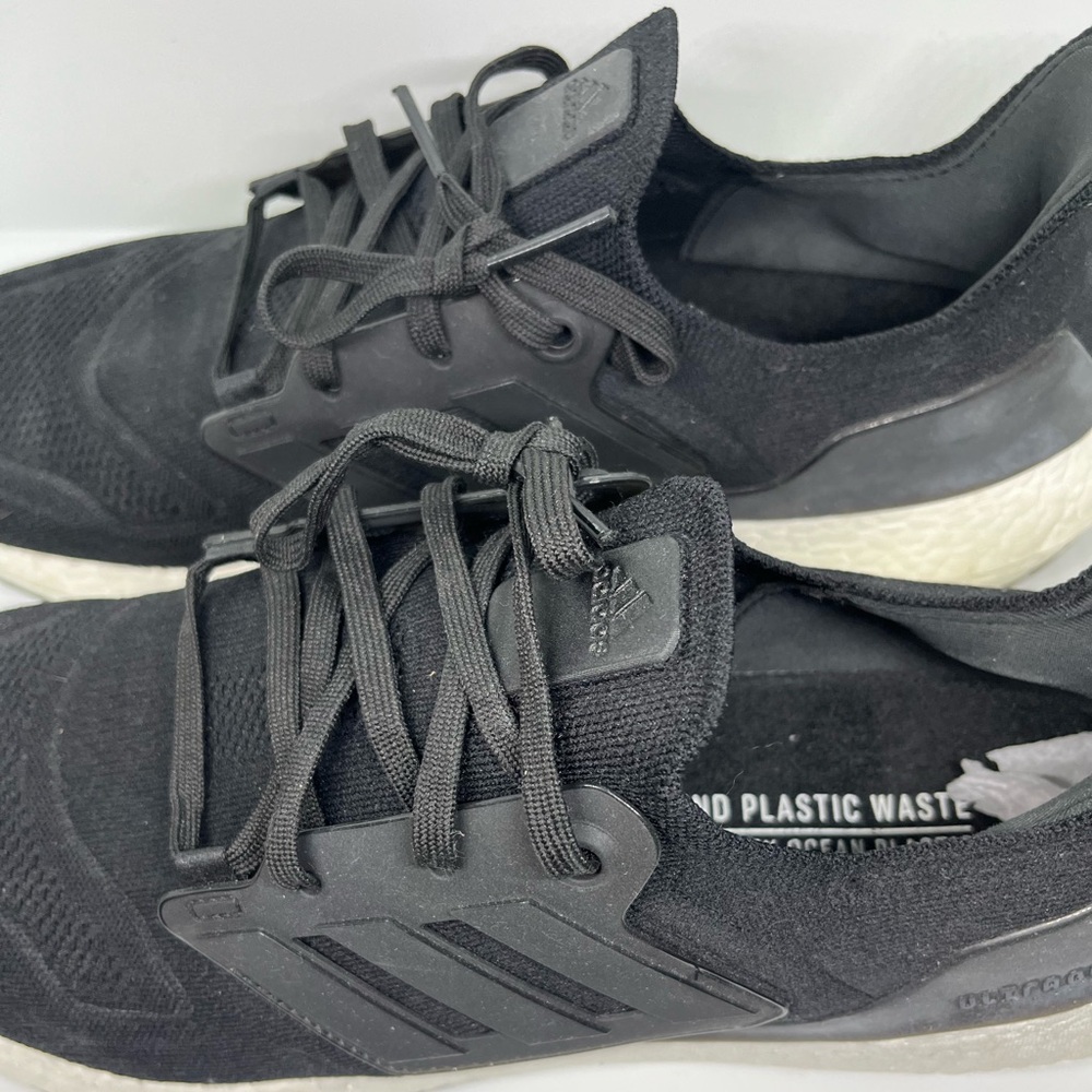 Adidas Ultraboost 22 mens Size 12 Running Shoes Core Black White GX3062